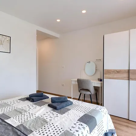 House Mara פומר