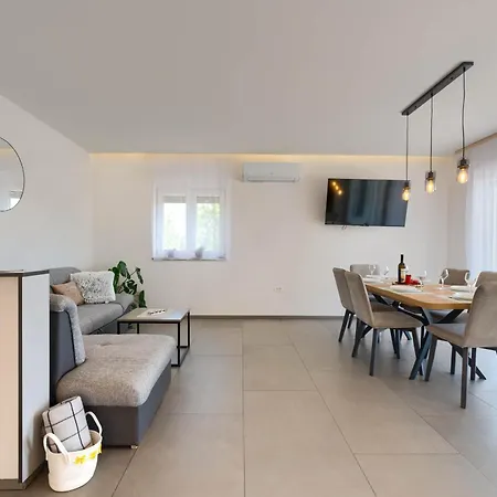 וילה House Mara פומר