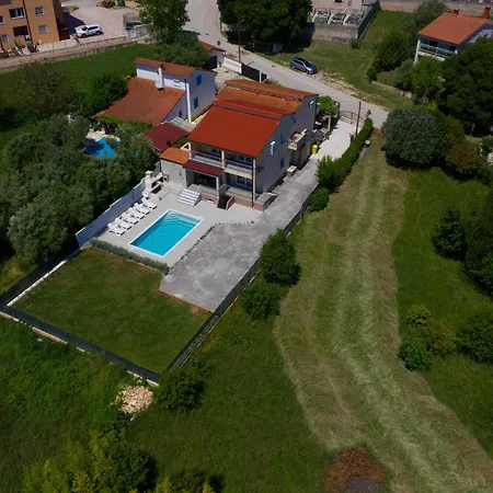 Villa House Mara *
